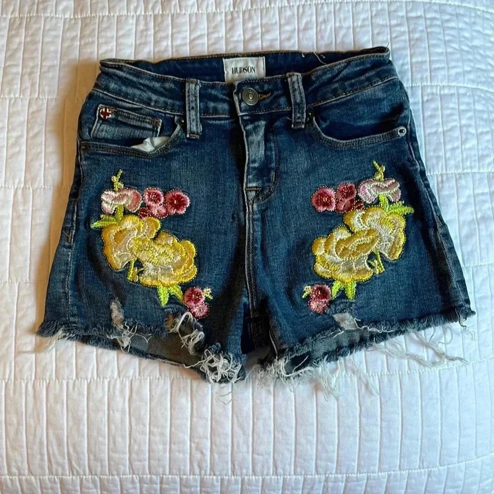 Hudson girls Garden short stretch size 12